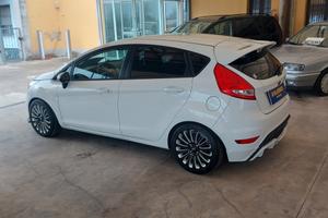 Ford Fiesta titanium 1.4 gpl 5 porte