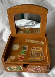 Portagioie  in legno con decorazioni in decoupage