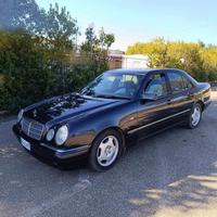 Mercedes classe E GANCIO TRAINO