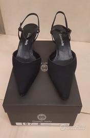 2 paia di scarpe e sandali