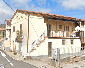 casa indipendente in pieno centro storico ad oliva
