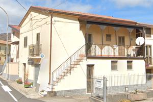 casa indipendente in pieno centro storico ad oliva