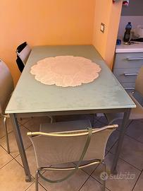 Tavolo in vetro + 4 sedie