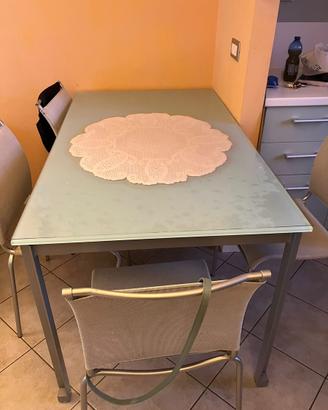 Tavolo in vetro + 4 sedie