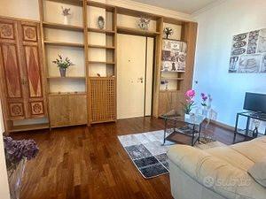 Cagliari via Mameli luminoso bivano piano alto