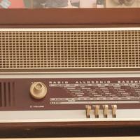 Radio Allocchio Bacchini con giradischi Lesa

