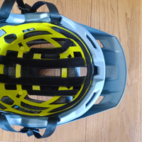 Casco MTB Bluegrass rogue MIPS