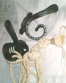 Coppia appendiabiti/fermatende ferro battuto