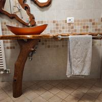 Mobile bagno in legno completo.