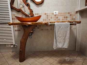 Mobile bagno in legno completo.
