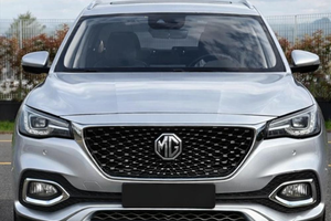 MG EHS Plug-in Hybrid Luxury