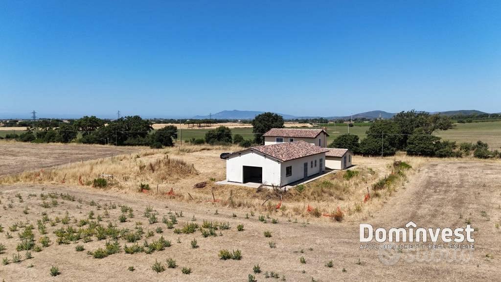 Rustico / Casale di 316 m² con più di 5 locali a C - Vista 4