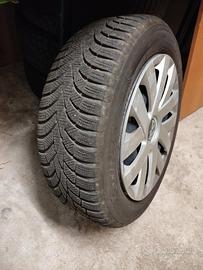  gomme e cerchi  185/60/15 invernali ottime 