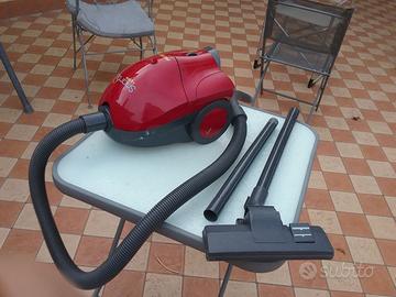 Aspirapolvere compatto