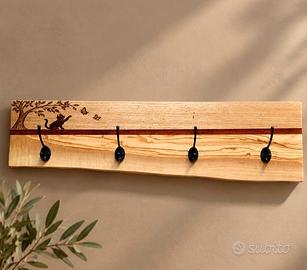 Appendiabiti da parete in legno e resina 