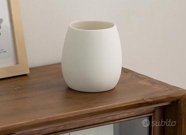 Vaso in ceramica bianca