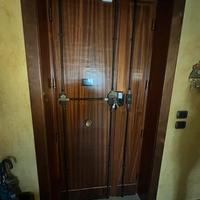 Portone in legno di castagno