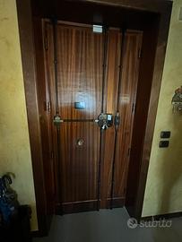 Portone in legno di castagno