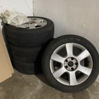 Cerchi in lega da 16 WV Golf con gomme invernali