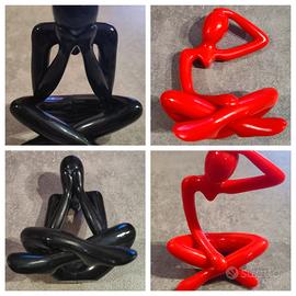 Coppia di statuette I Pensatori in plastica