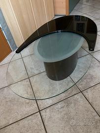 Tavolino basso da salotto design, con cristallo.