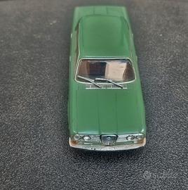 Modellini auto Lancia 2000 1971 Starline Models 