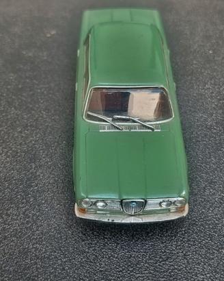 Modellini auto Lancia 2000 1971 Starline Models 