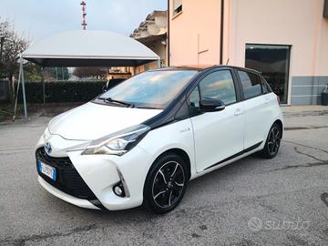 Toyota Yaris 1.5 Hybrid 5 porte Trend "White Edit