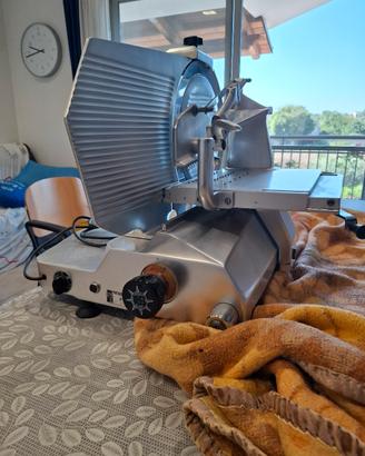 AFFETTATRICE PROFESSIONALE 