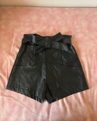 Pantaloncini in pelle