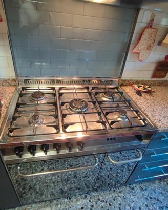 Cucina a gas  5 FUOCHI