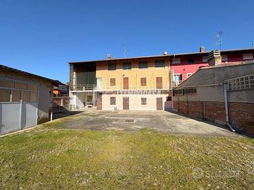 SOLUZIONE INDIPENDENTE CON CORTILE PRIVATO