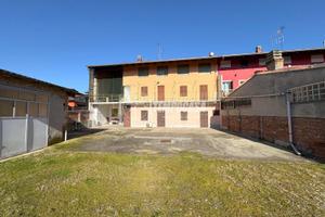 SOLUZIONE INDIPENDENTE CON CORTILE PRIVATO