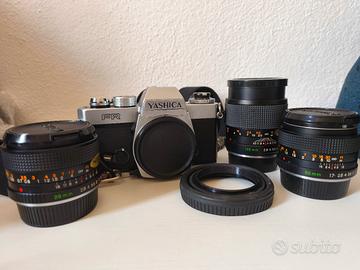 Yashica FR con accessori
