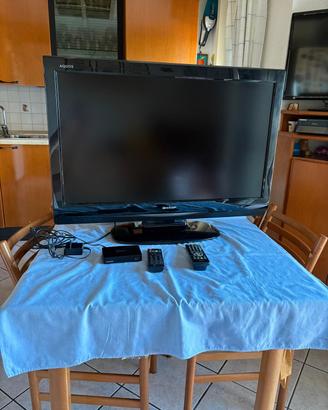 Televisione Sharp 32 P misure cm76x57 con Digitale