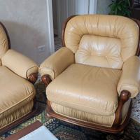salotto in pelle con struttura in legno massello 
