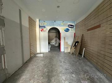 NEGOZIO A NAPOLI