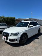 Audi Q5 2.0 TDI 150 CV clean diesel