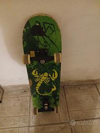 SKATEBOARD CON SCORPIONE