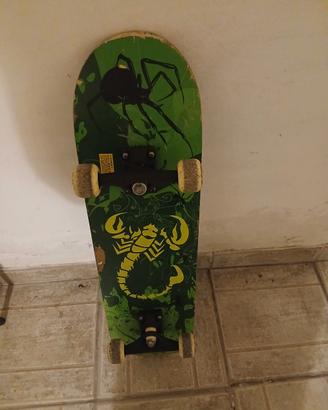SKATEBOARD CON SCORPIONE