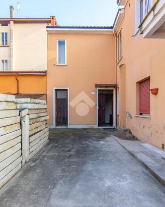 3 LOCALI A FERRARA