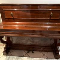 Pianoforte verticale usato