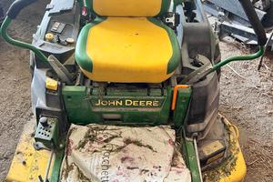 trattorino  taglia erba JOHN DEERE