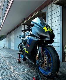 Suzuki gsxr 750 K8 PISTA