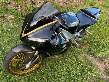 Yamaha r1