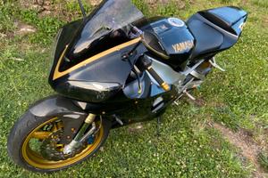 Yamaha r1