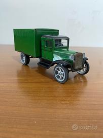 Camioncino Vintage Hawkey 1924 di latta