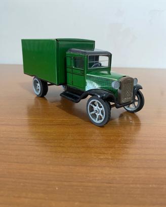 Camioncino Vintage Hawkey 1924 di latta