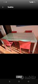 TAVOLO CON SEDIE 
