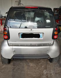 Lunotto e ricambi Smart fortwo, bmw e46 e Fiesta